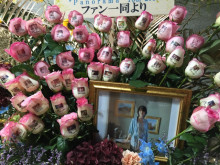 #148 アーティスト『南壽あさ子』(なすあさこ)さんのファンの方より、東京公演のお祝い花をご依頼いただき、飾ってきました