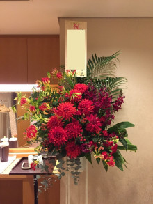 #160 都内の某ホテルにて行われました、中国系の祝賀会へお祝いスタンド花をお届けしました