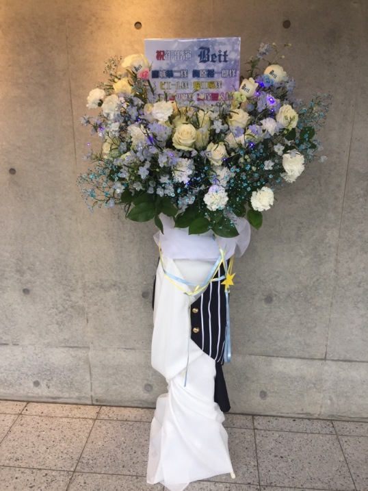 2月3日・4日、千葉県幕張にあります幕張メッセ イベントホールにて開催されましたイベント、『アイドルマスターSideM』の3人組ユニット『Beit』さんに、ファンから贈られましたお祝いフラワースタンド♪
