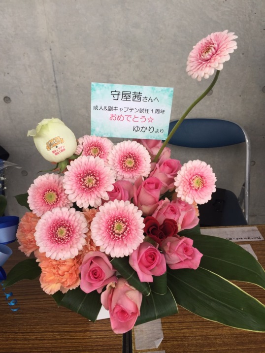 幕張メッセにて開催されました、欅坂48の握手会にて、メンバーの『守屋茜』さんに贈られましたお祝いの楽屋花♪