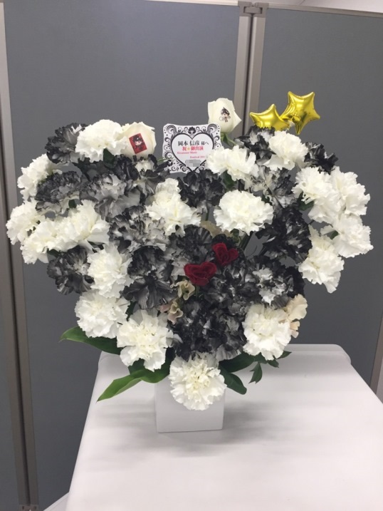 3月10日・11日に横浜アリーナで開催されます『Kiramune Music Festival 2018』にご出演の声優・歌手『岡本信彦』さんへ、ファンより贈られましたご出演祝いのフラワーアレンジメント(楽屋花)♪