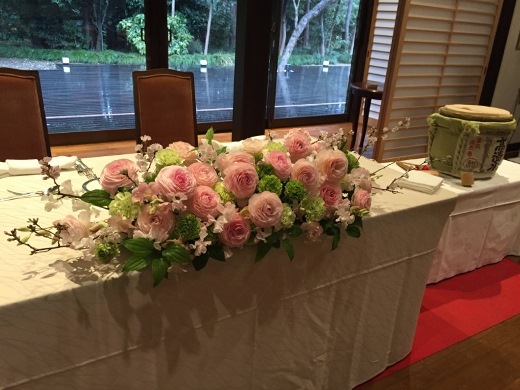 桜印の千葉県にあるとある神社さんにて行われました結婚披露宴に、桜を入れたフラワーコーディネートを♪