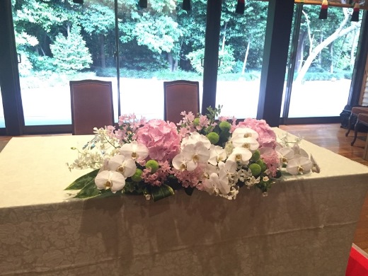 今日は千葉県の桜印の神社さんにて行われました結婚披露宴の、会場装花を担当させていただきました♪
