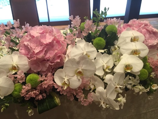 千葉県の桜印の神社さんにて行われました結婚披露宴の、会場装花のアップ写真です♪